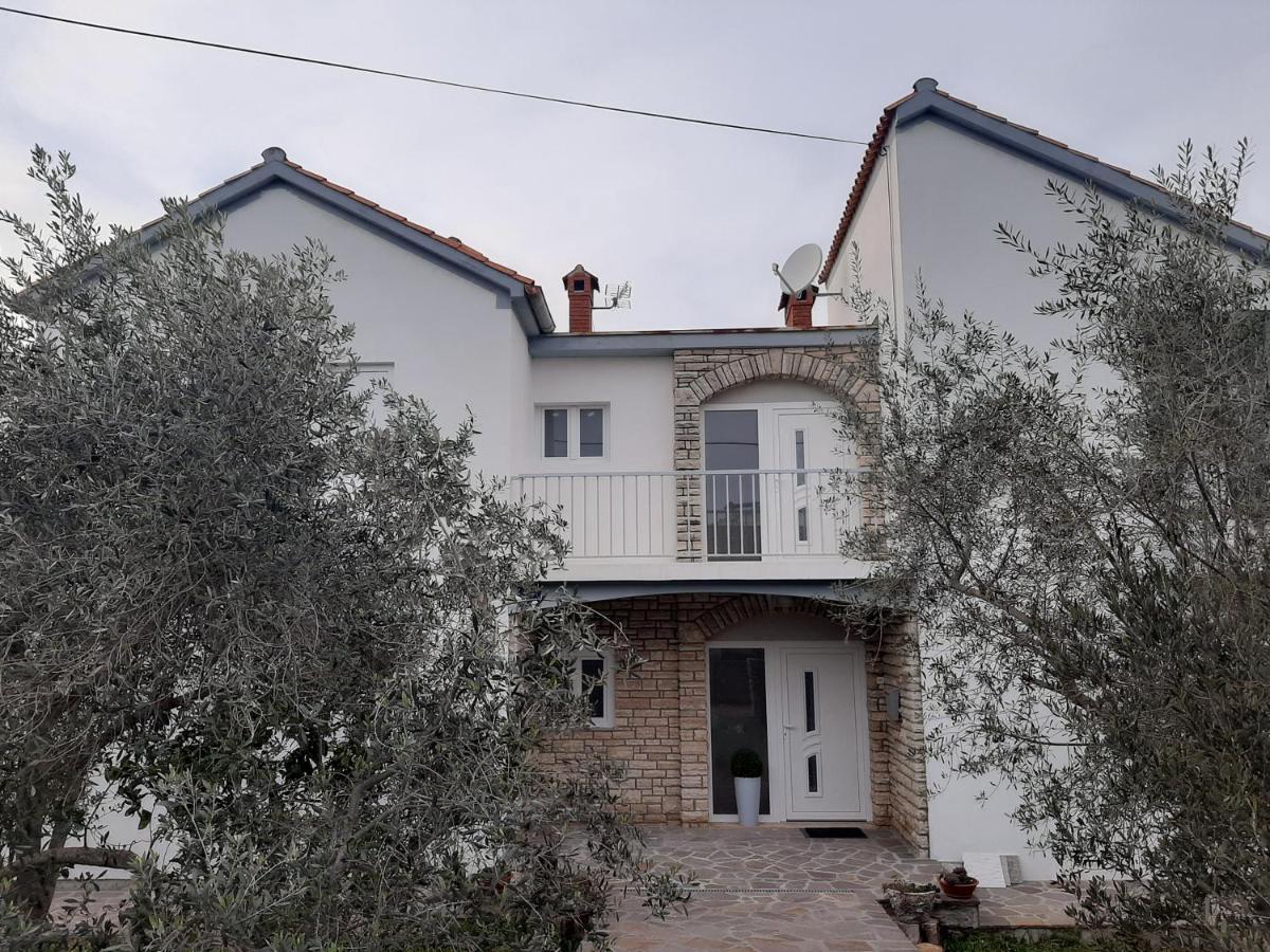 Апартаменты Family House Rebeka Углян Экстерьер фото